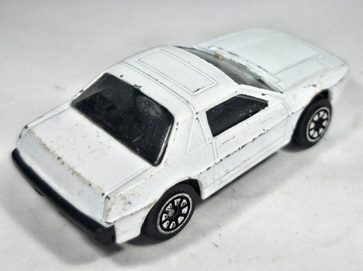 Pontiac Fiero Vintage Welly Biały 1:64 – zdjęcie 3