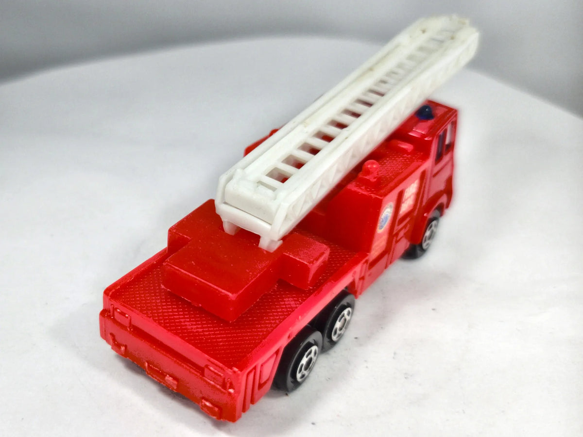 Wóz Strażacki 1:64 Wóz strażacki FIRE DEPT. Straż pożarna Vintage Model – zdjęcie 3