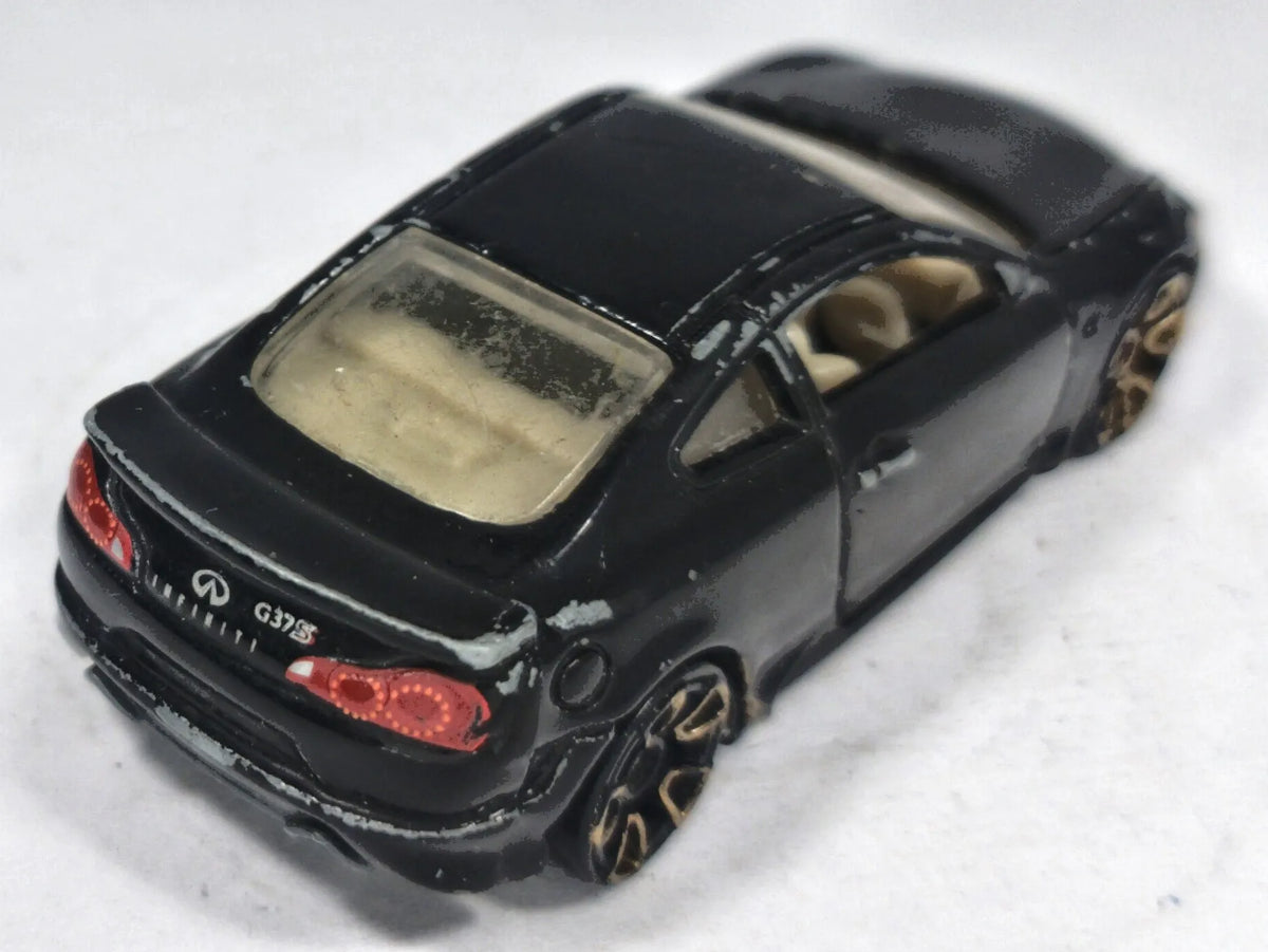Infiniti G37 Hot Wheels 1:64 Luzak Czarny – zdjęcie 3