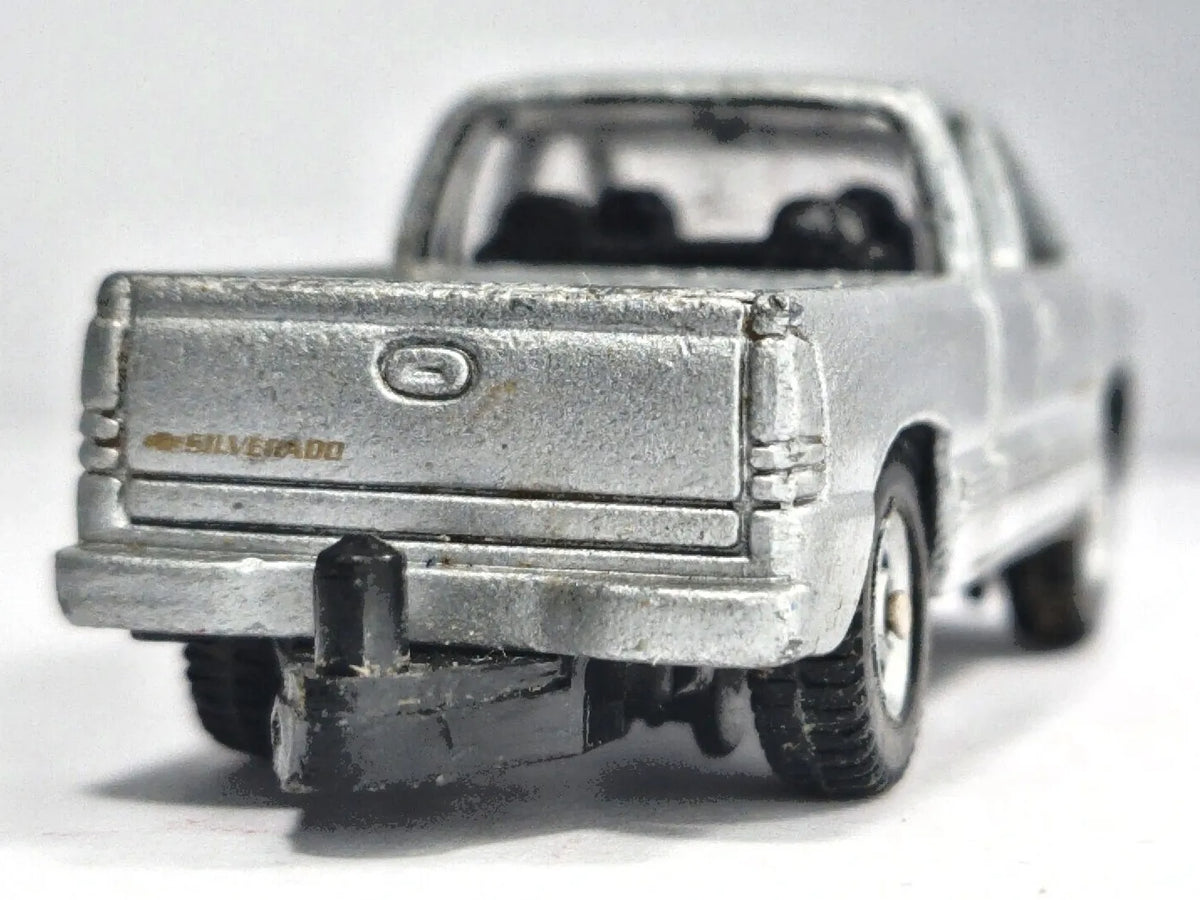 CHEVY SILVERADO 1500, Old Maisto, Die cast, Srebrny, 1:64, Resoraki – zdjęcie 6
