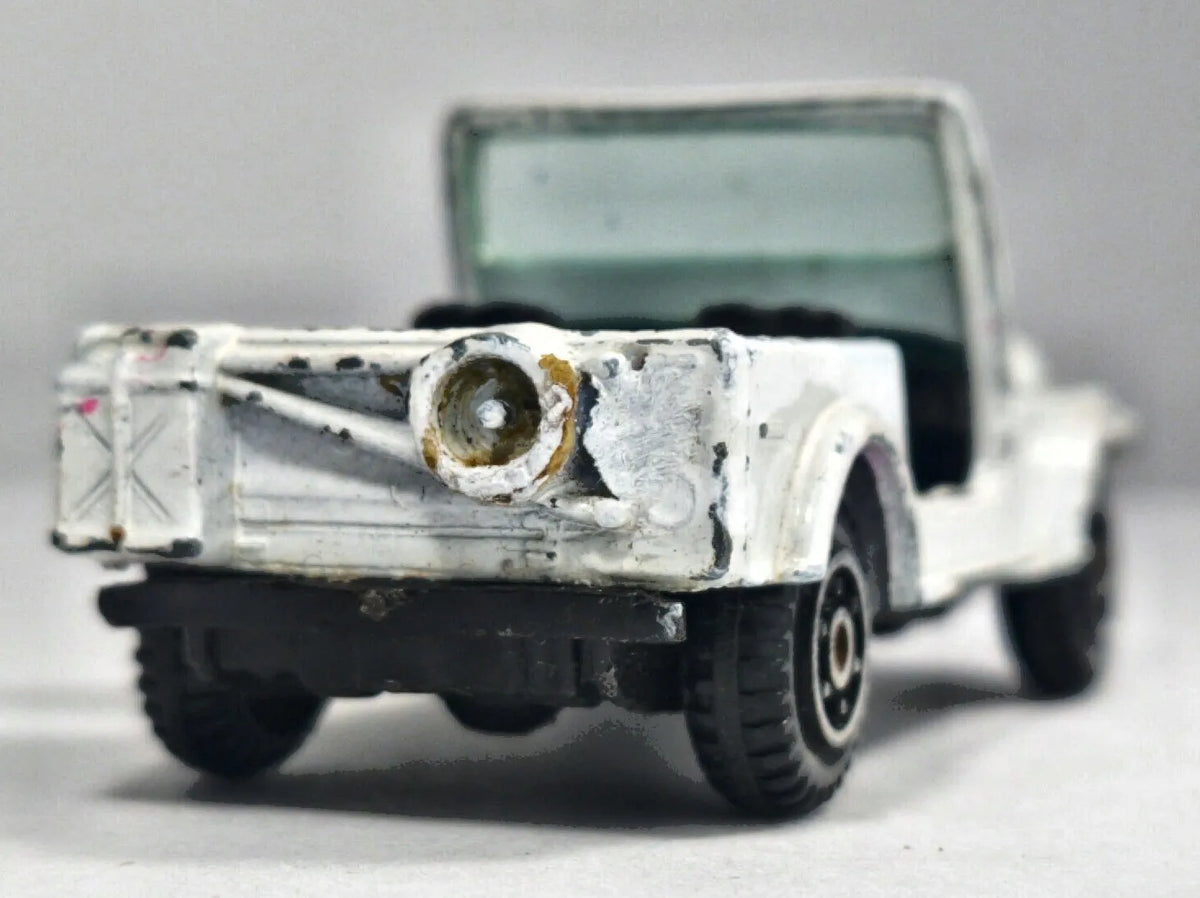 Rescue Jeep CJ7 Yatming Biały 1:64 – zdjęcie 6