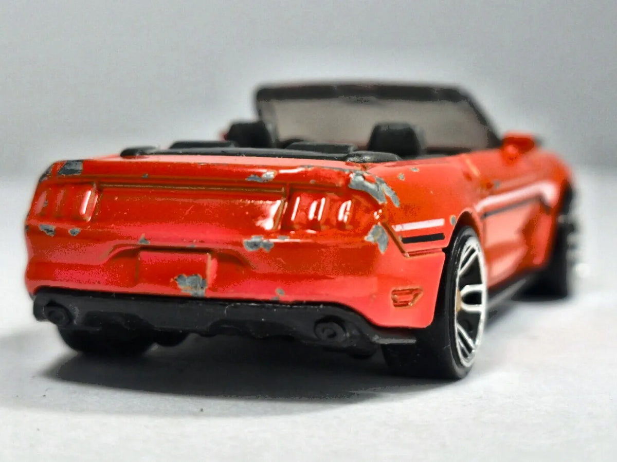 2015 Ford Mustang Gt Convertible Hot Wheels 2016 Czerwony 1:64 – zdjęcie 6