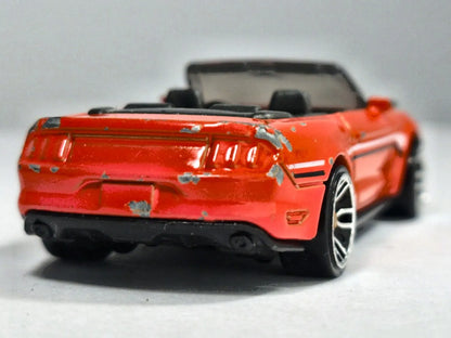 2015 Ford Mustang Gt Convertible Hot Wheels 2016 Czerwony 1:64 – zdjęcie 6