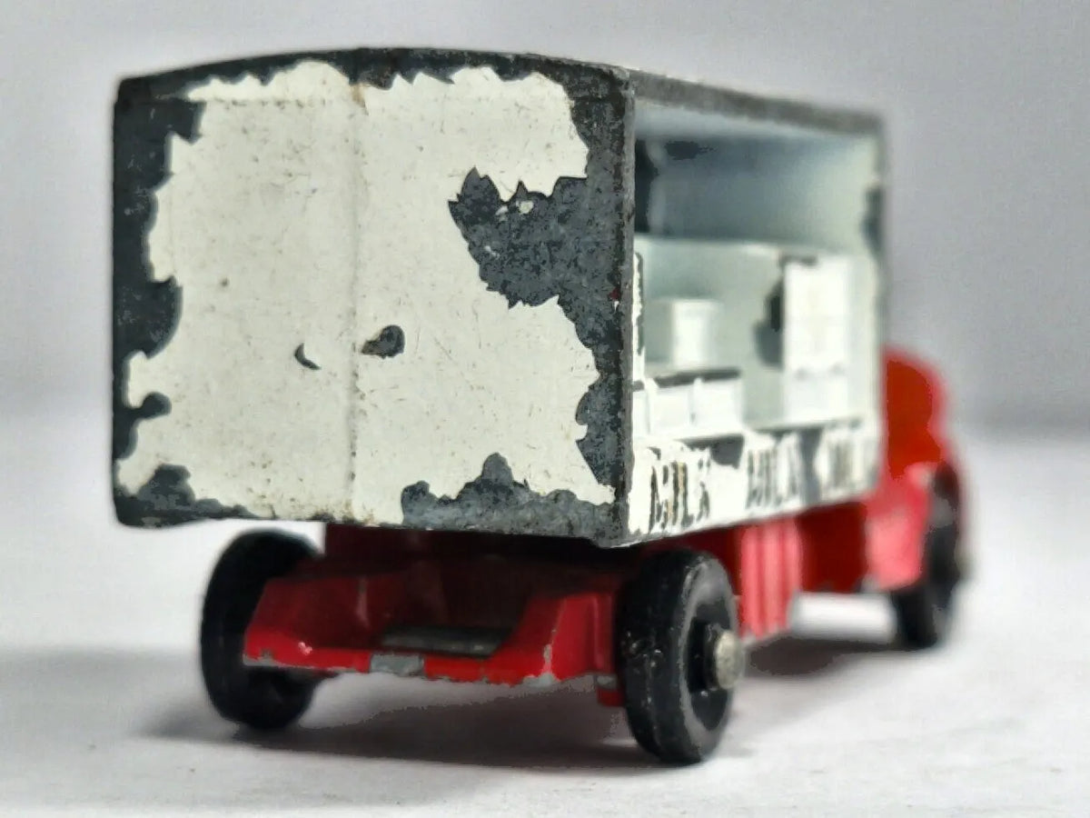 Ciężarówka MILK TRUCK TUF-TOTS Lone Star '50 Czerwony 1:87 Made in Spain – zdjęcie 6
