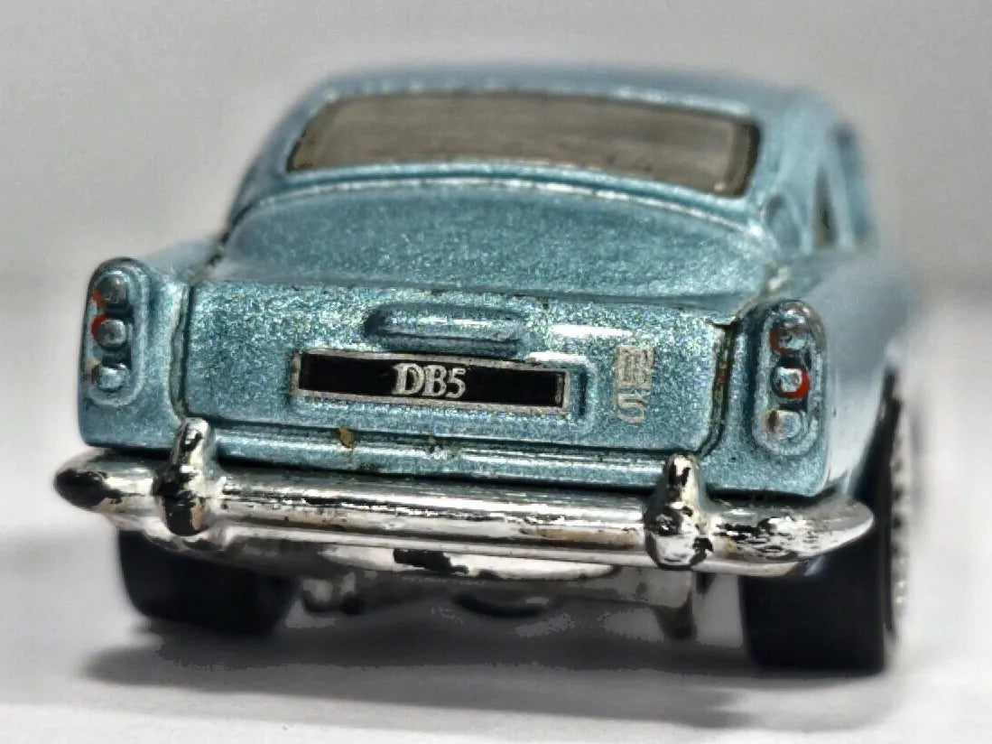 Aston Martin DB5 Hot Wheels 2013 1:64 Luzak Niebieski – zdjęcie 6