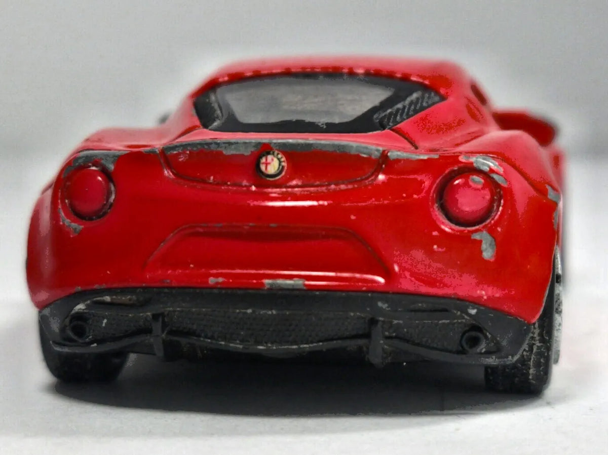Alfa Romeo 4C Welly 1:64 Luzak Czerwony – zdjęcie 6