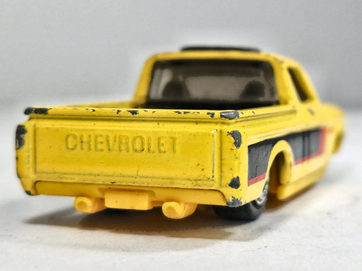 Custom '72 Chevy LUV Hot Wheels 2015 1:64 Pickup Luzak Żółty – zdjęcie 6