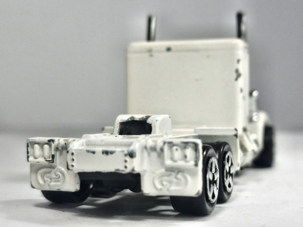 Ciągnik Siodłowy Kenworth Majorette Biały 1:87 – zdjęcie 6