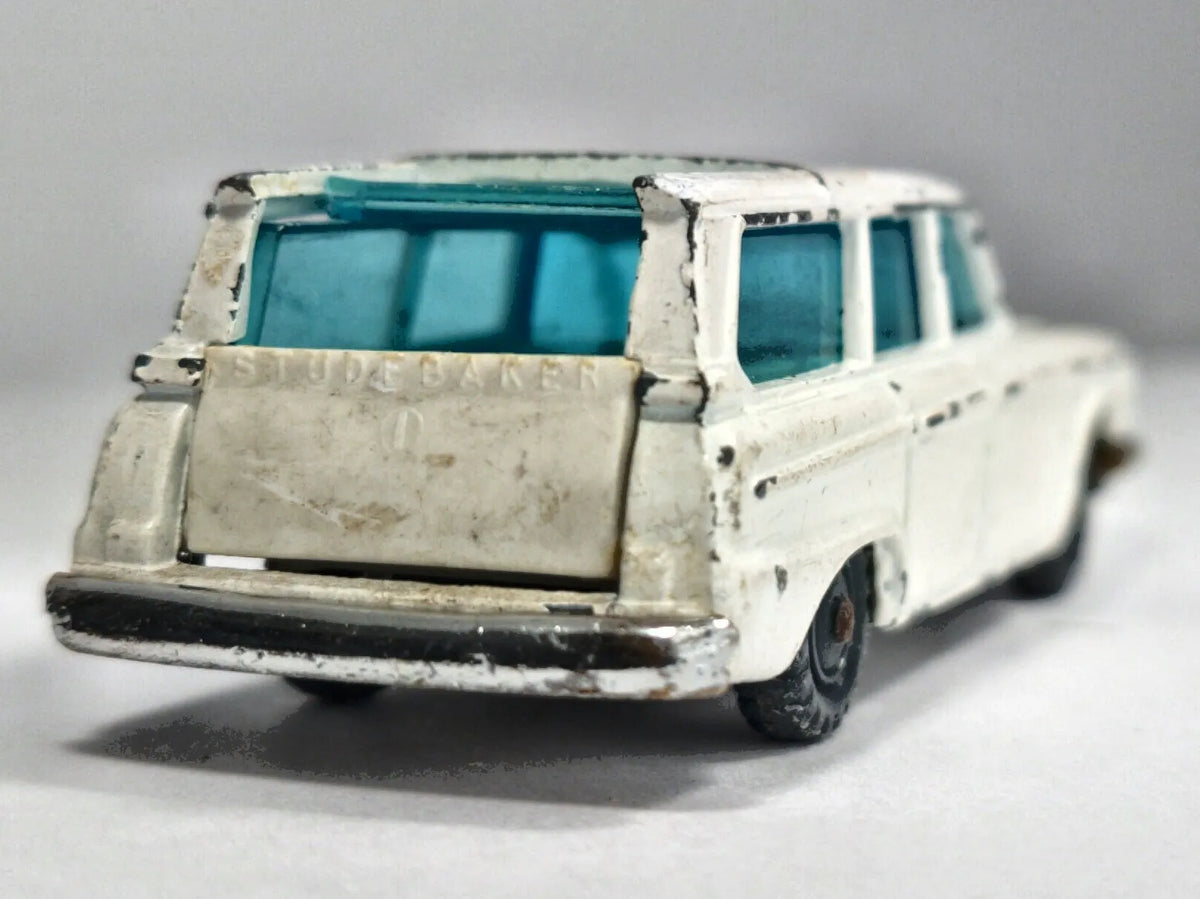 Studebaker Wagonaire Ambulans Husky '60 Biały 1:64 Made in Gt Britain – zdjęcie 6