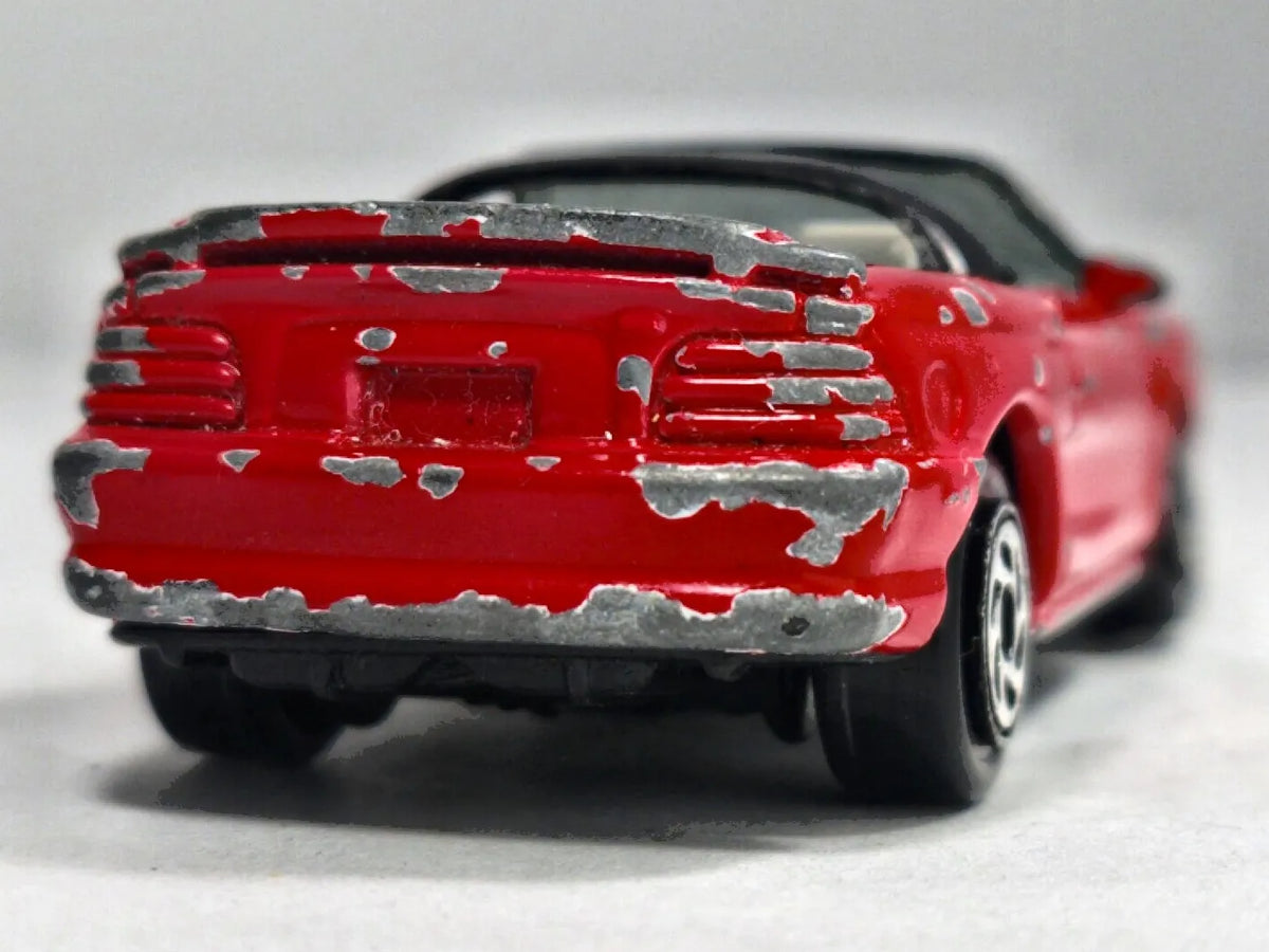 Mustang Cobra Matchbox 1993 1:64 Luzak Czerwony – zdjęcie 6