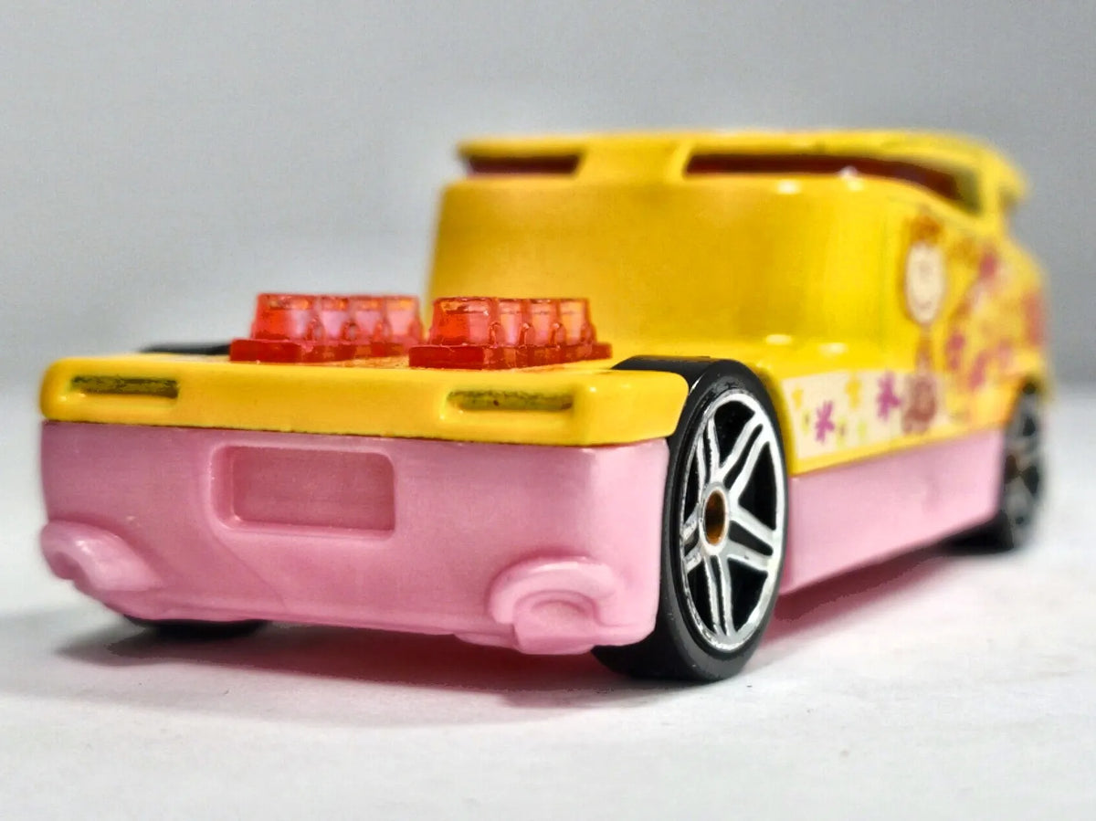 Qombee Peanuts Hot Wheels 2005 Żółty 1:64 – zdjęcie 6