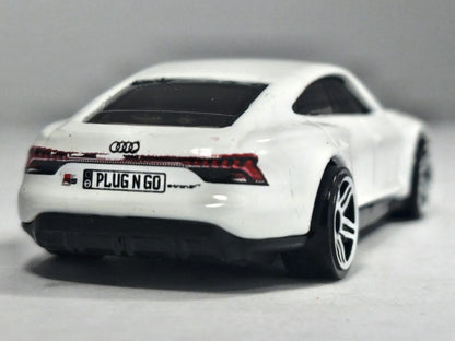 Audi RS E-Tron GT Hot Wheels 2021 Biały 1:64 – zdjęcie 6