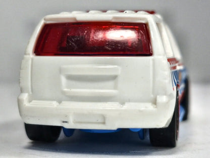 '07 Chevy Tahoe Hot Wheels 1986 Mainline 1:64 Biały Radiostacja – zdjęcie 6