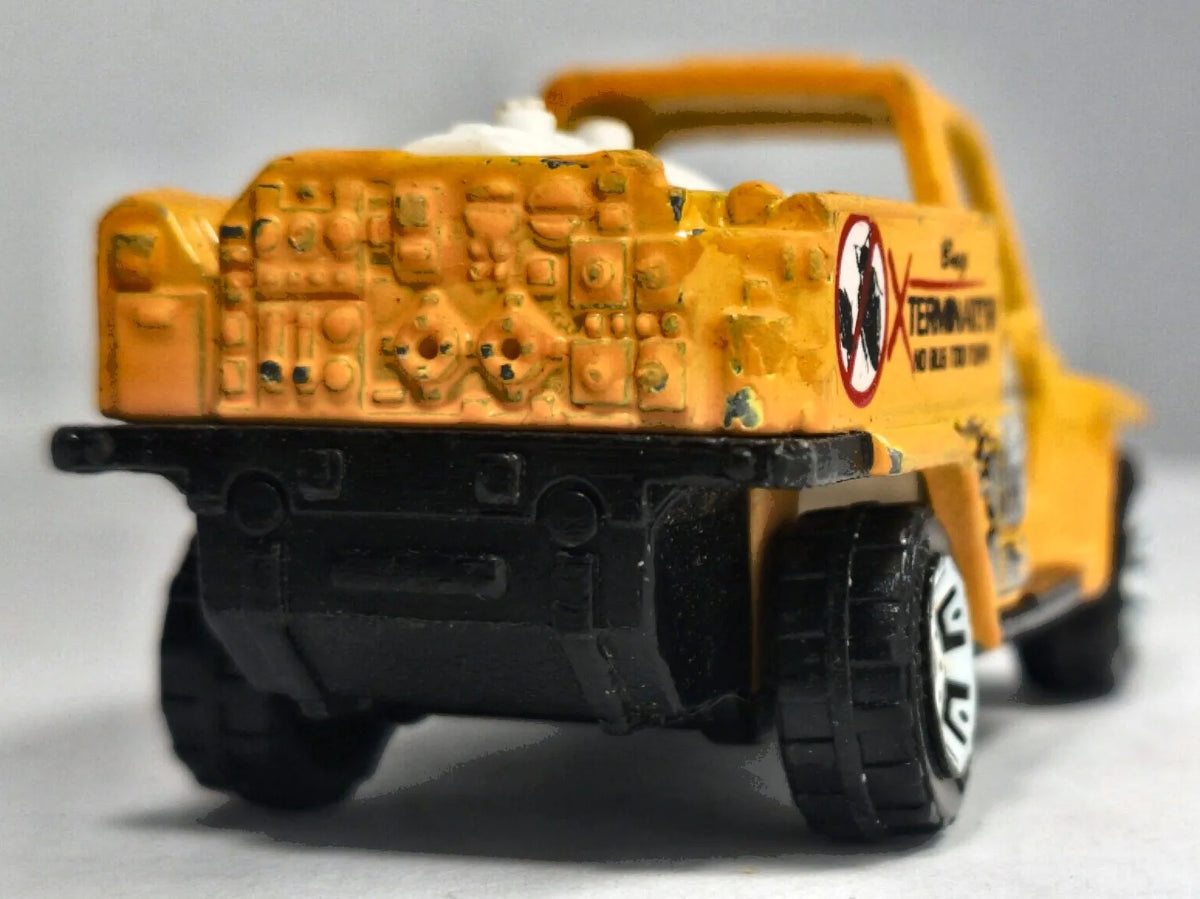 FOAM FIRE TRUCK, BUG TERMINATOR, Matchbox 2001 Die cast Żółty 1:64 Resoraki – zdjęcie 6
