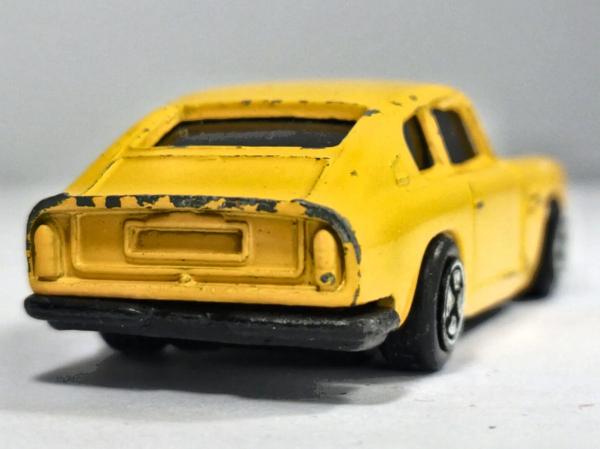 Aston Martin DB6 Corgi Żółty 1:64 – zdjęcie 6