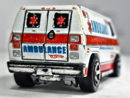 SUPER VAN AMBULANCE Race World: City Hot Wheels 1974-2010 Biały 1:64 – zdjęcie 6