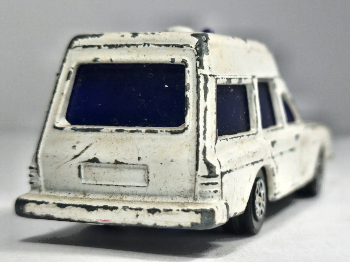 MERCEDES BENZ 2200 BINZ AMBULANCE, Corgi, Die cast, Biały, 1:64, Resoraki – zdjęcie 6