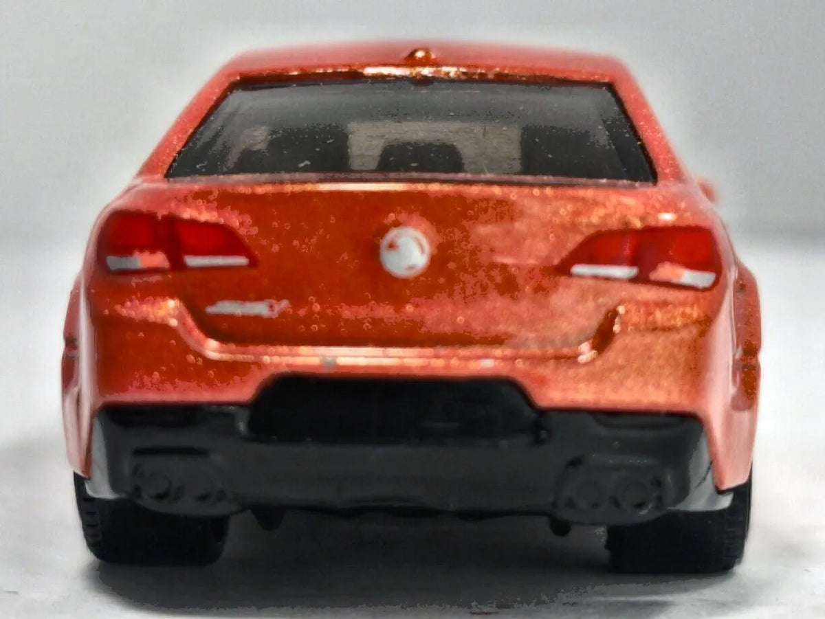 Holden Vf Commodore Ssv Matchbox 2022 1:64 Sedan Pomarańczowy – zdjęcie 6