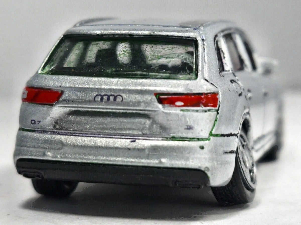 Audi Q7 Welly 1:64 SUV Srebrny – zdjęcie 6
