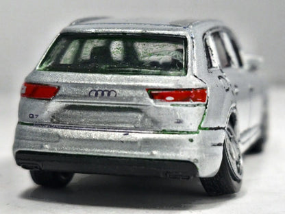 Audi Q7 Welly 1:64 SUV Srebrny – zdjęcie 6