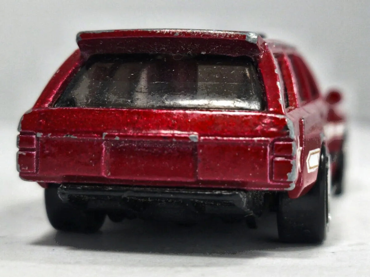 Nissan Maxima Hot Wheels 2021 1:60 Czerwony Wyścig – zdjęcie 6