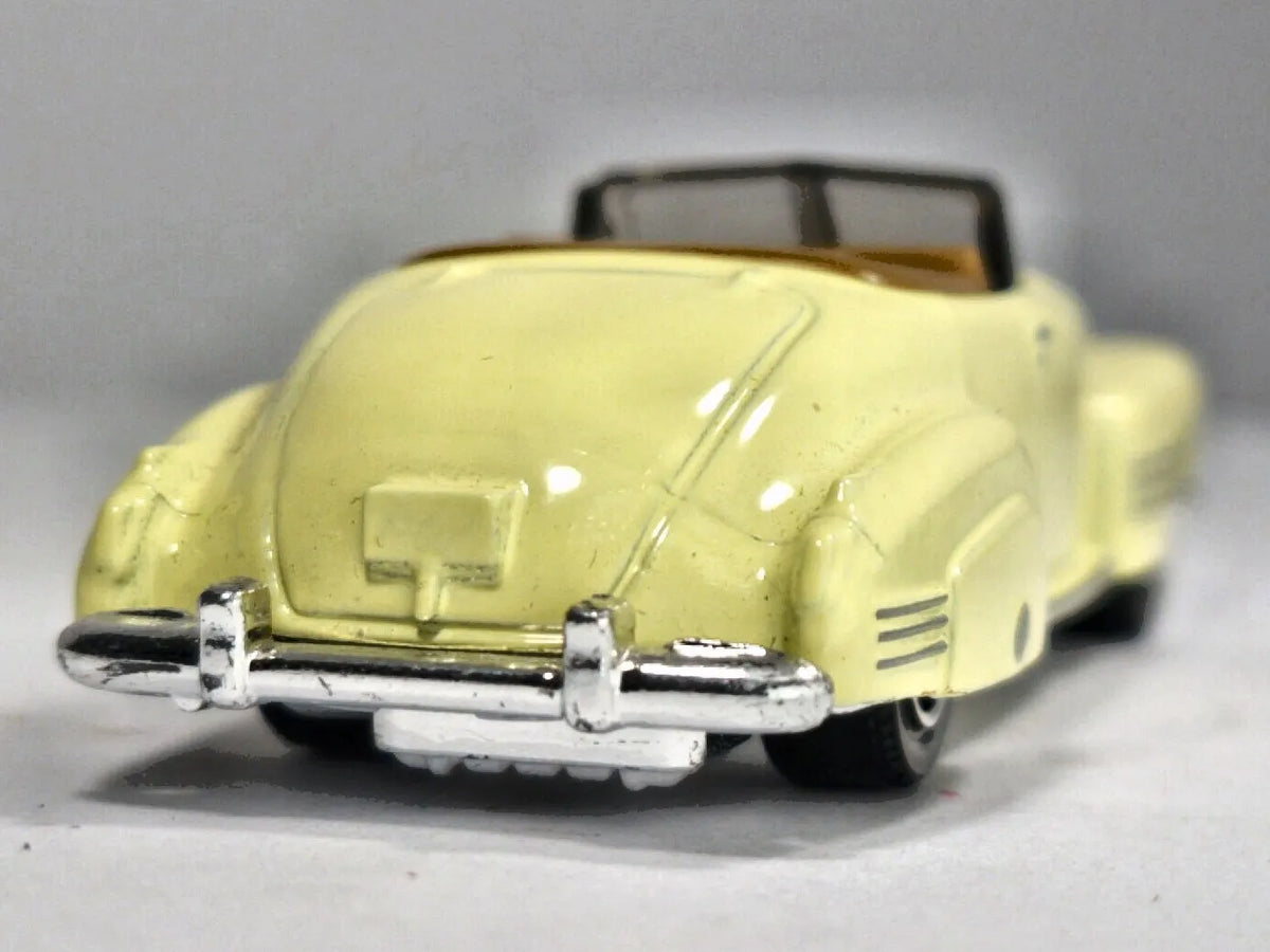 1941 Cadillac Series 62 Convertible Coupe Matchbox 2021 Kremowy 1:64 – zdjęcie 6