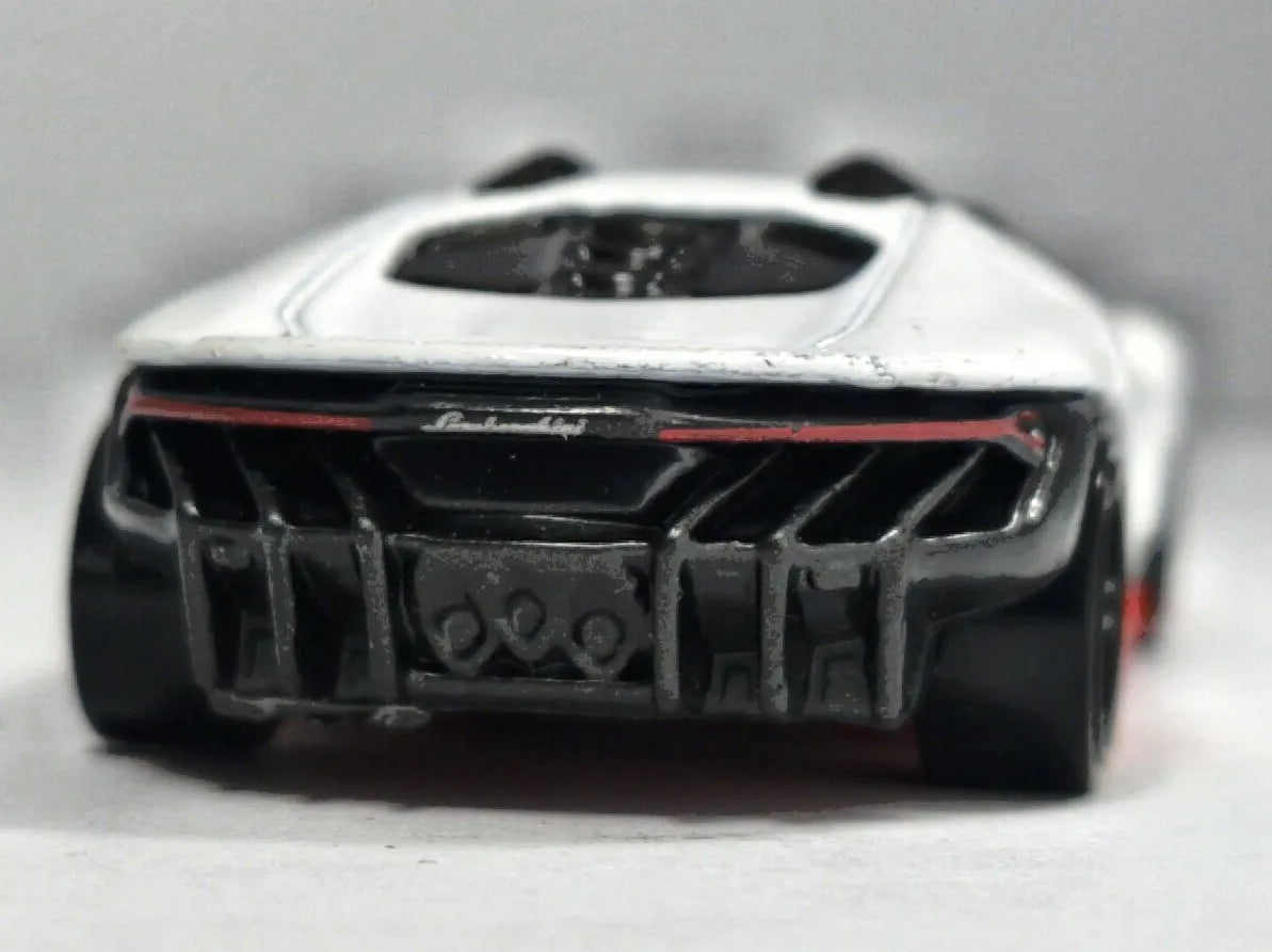 Lamborghini Centenario Hot Wheels 2018 Mainline 1:64 Luzak Biały – zdjęcie 6