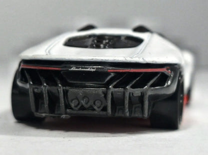Lamborghini Centenario Hot Wheels 2018 Mainline 1:64 Luzak Biały – zdjęcie 6