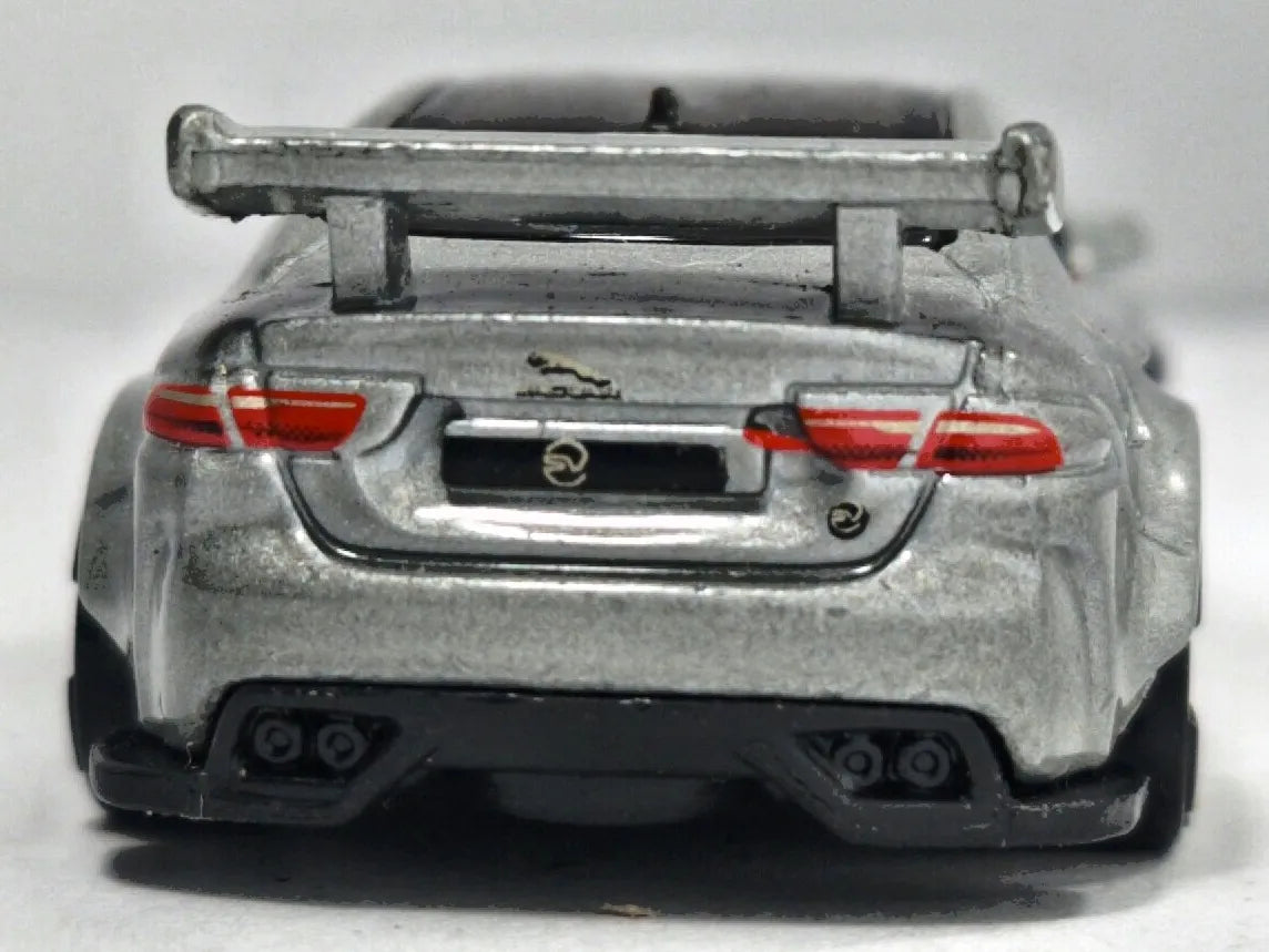 Jaguar XE SV Project 8 Hot Wheels 2018 Factory Fresh 1:64 Luzak Srebrny – zdjęcie 6