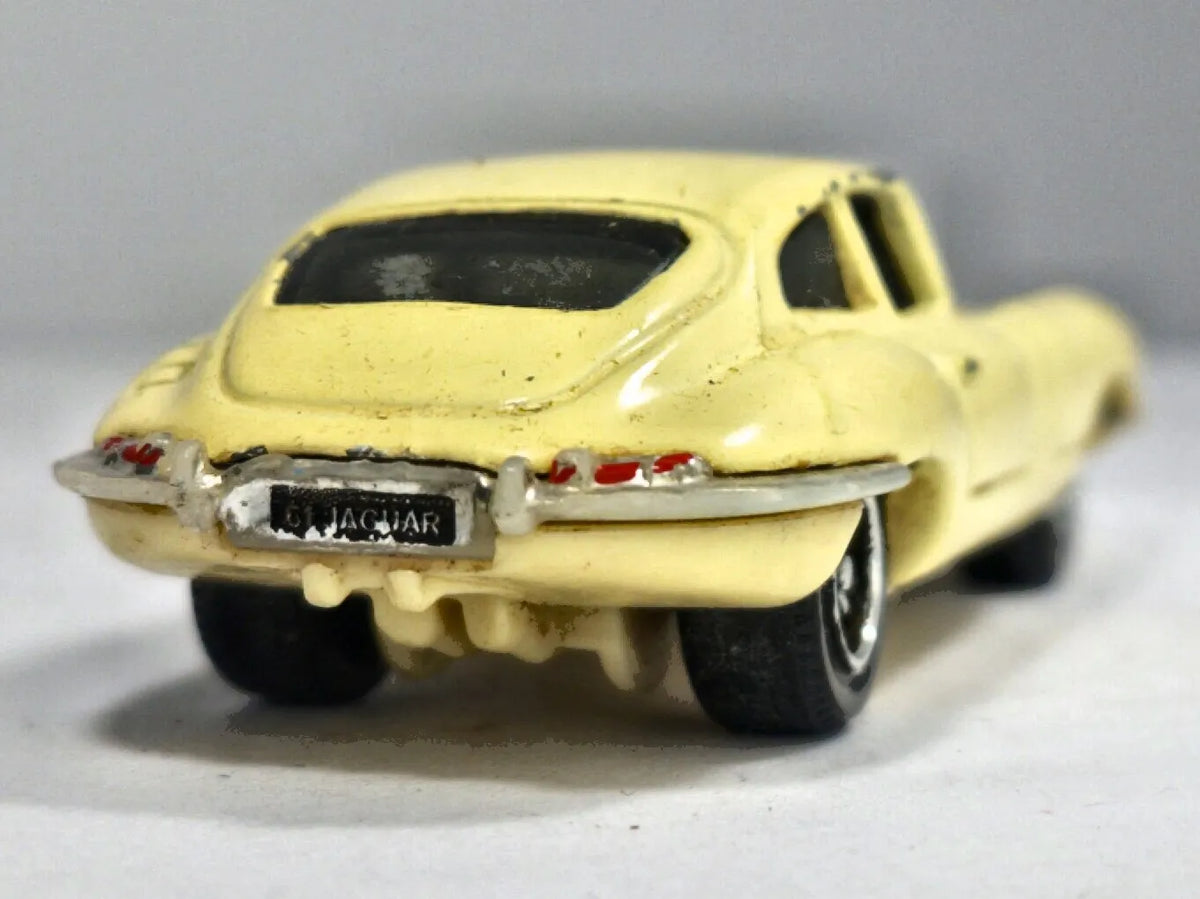 Jaguar E-Type Coupe Matchbox '90 Kremowy 1:64 – zdjęcie 6