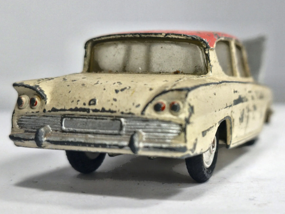 Ford Consul Classic Corgi '75 Kremowy 1:43 Made in Great Britain – zdjęcie 6
