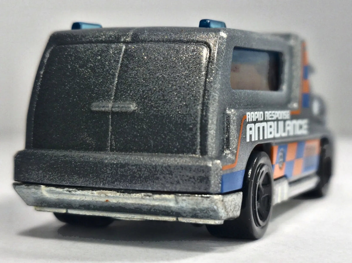 Rapid Response Ambulance Hot Wheels 2021 Grafitowy 1:64 – zdjęcie 6