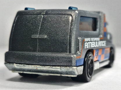 Rapid Response Ambulance Hot Wheels 2021 Grafitowy 1:64 – zdjęcie 6