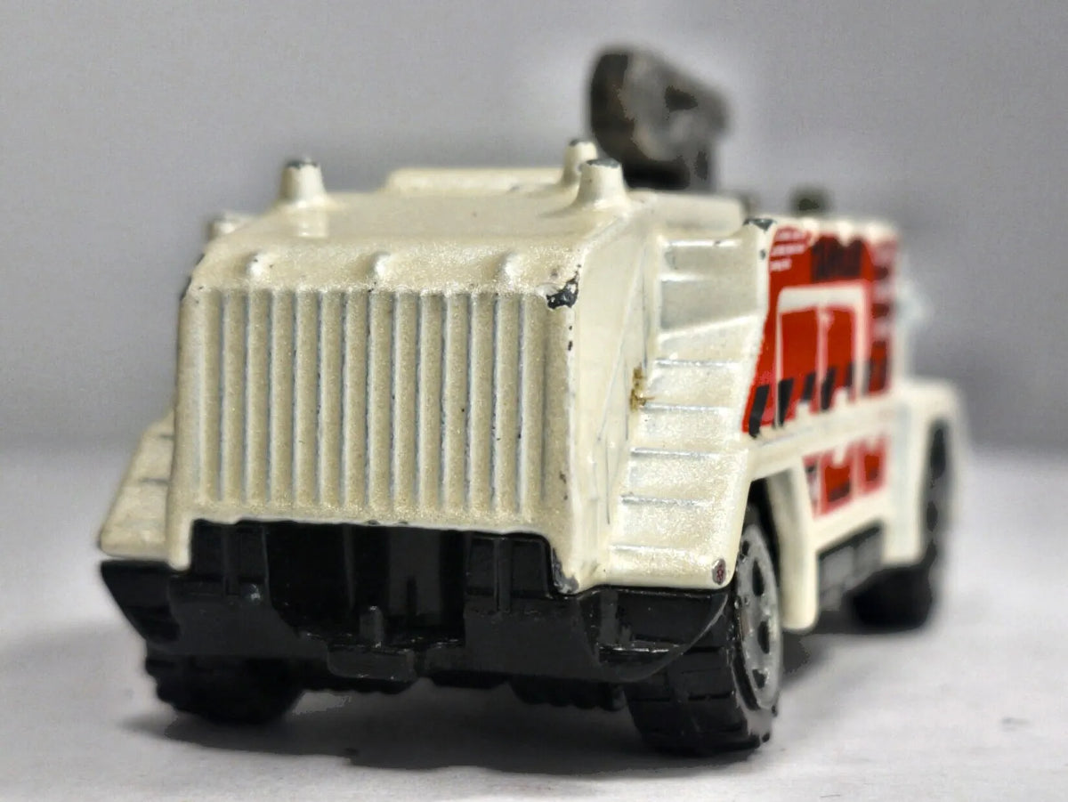 AIRPORT FIRE TANKER Matchbox 2003 Biały 1:64 – zdjęcie 6