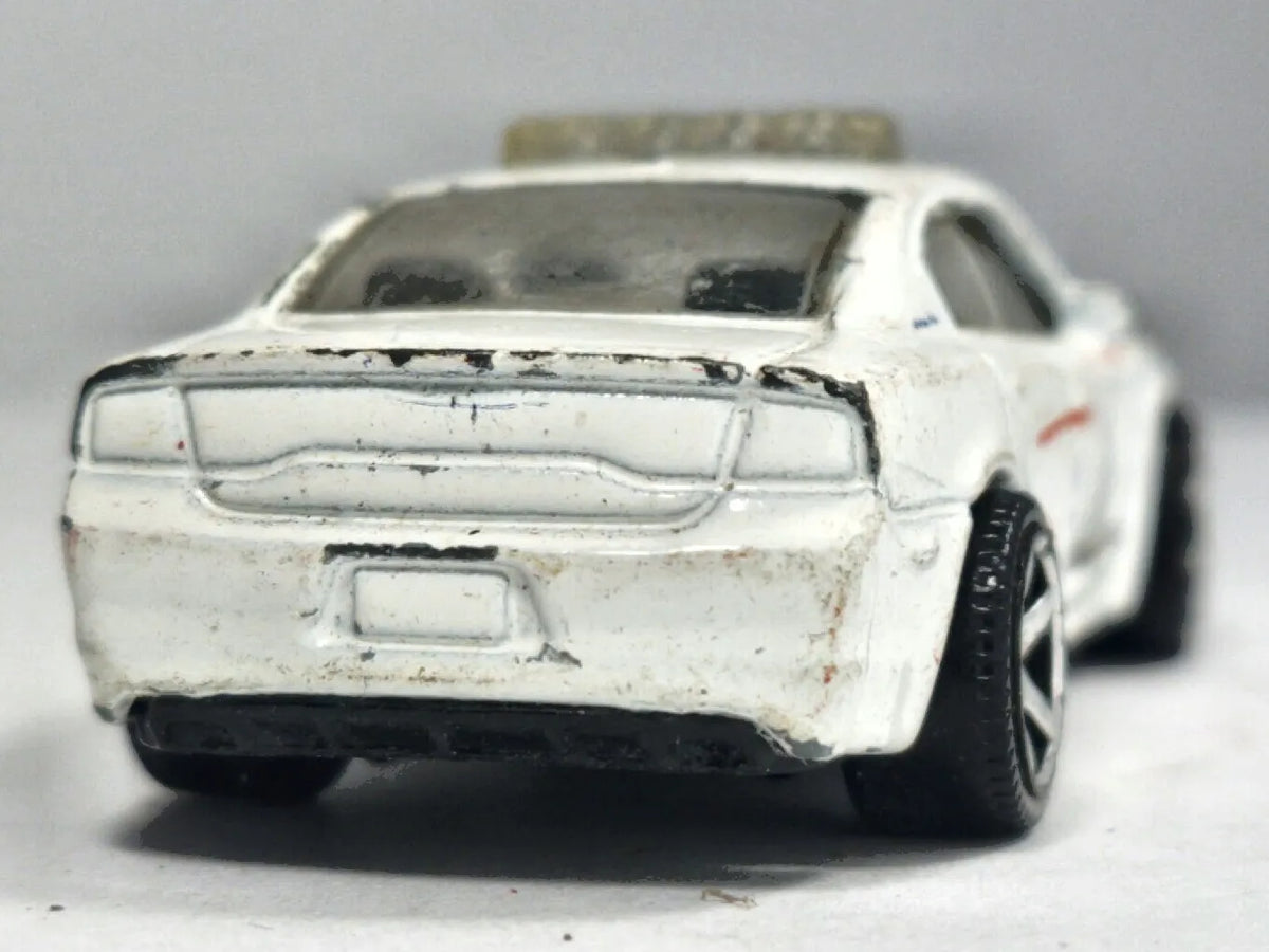 Dodge Charger Pursuit Policja Matchbox 2012 Biały 1:57 – zdjęcie 6