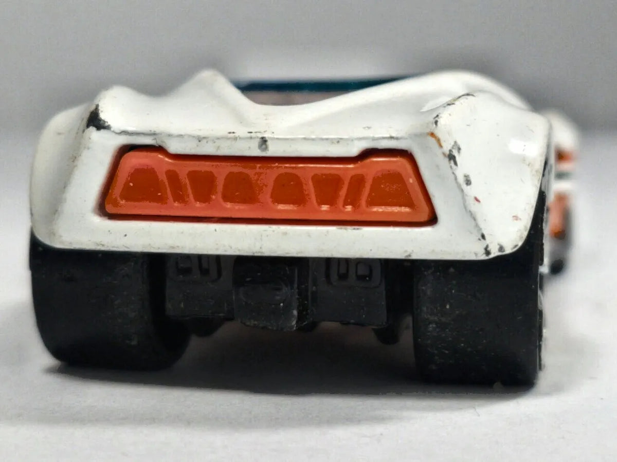 Cul8R Hot Wheels Fresh Metal 1:64 82 Luzak Biały – zdjęcie 6
