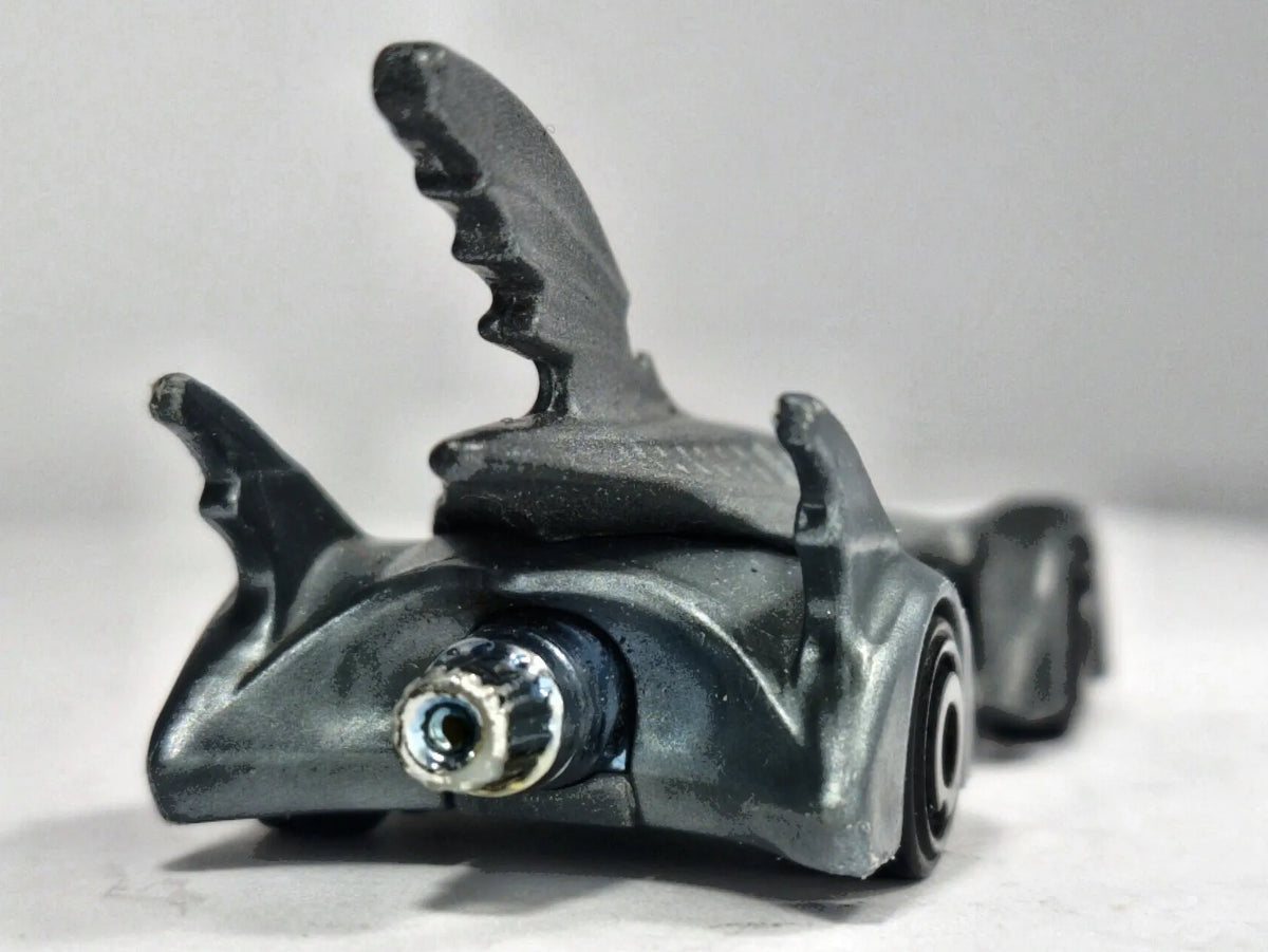 Batmobile DC COMICS (s22) Hot Wheels 1:64 Szary Batman Forever Batmobile – zdjęcie 6