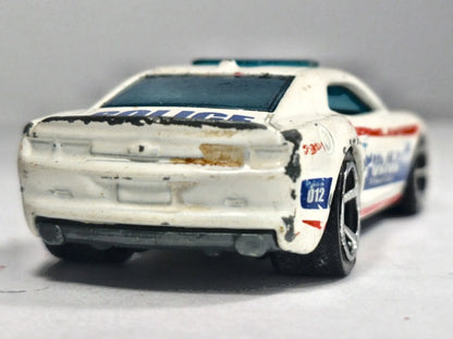 Chevrolet Camaro 2010 Mainline Policja Hot Wheels Biały 1:56 – zdjęcie 6