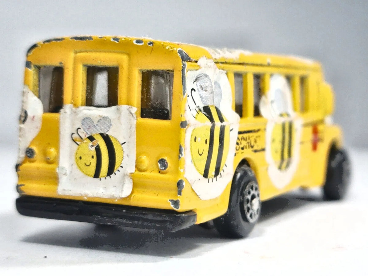 SCHOOL BUS Wersja PSZCZÓŁKA MAJA, Maisto, Die cast 73, Żółty 1:64, Resoraki – zdjęcie 6