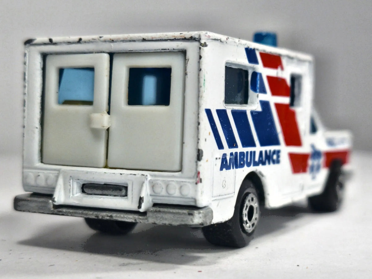 Ambulance Matchbox 1977 Biały 1:64 DIAL 911 – zdjęcie 6