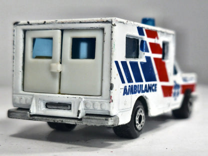 Ambulance Matchbox 1977 Biały 1:64 DIAL 911 – zdjęcie 6