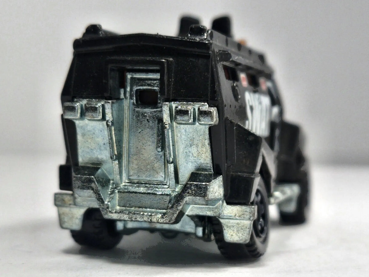 S.W.A.T. Truck Matchbox 2011 1:64 Opancerzony Samochód SWAT Luzak Policja – zdjęcie 6