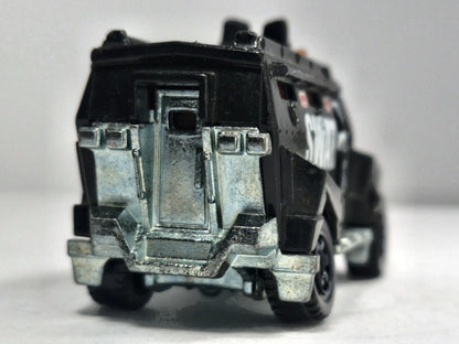 S.W.A.T. Truck Matchbox 2011 1:64 Opancerzony Samochód SWAT Luzak Policja – zdjęcie 6