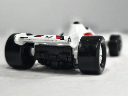 Formuła TURBO 15 Maisto '90 Biały 1:64 – zdjęcie 6