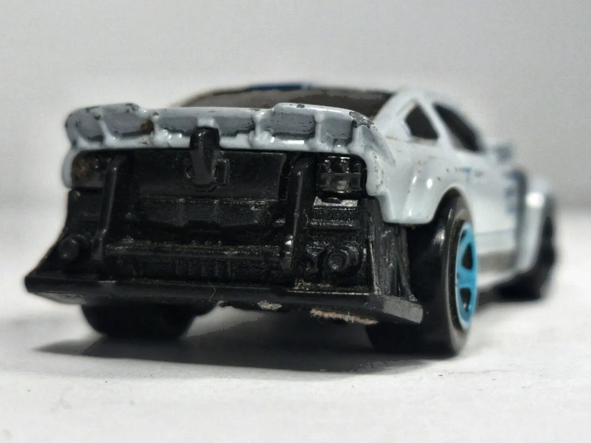 Ford Mustang GT Hot Wheels 2005 1:64 Luzak Srebrny – zdjęcie 6