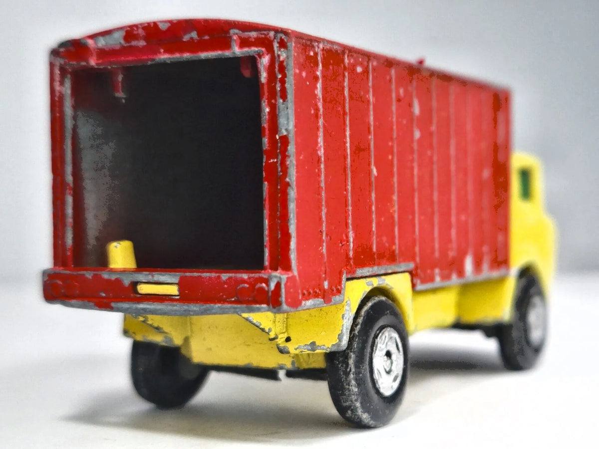 G.M.C. REFRIGERATOR TRUCK, Matchbox, Made in England, No.44, Żółty, 1:87 – zdjęcie 6