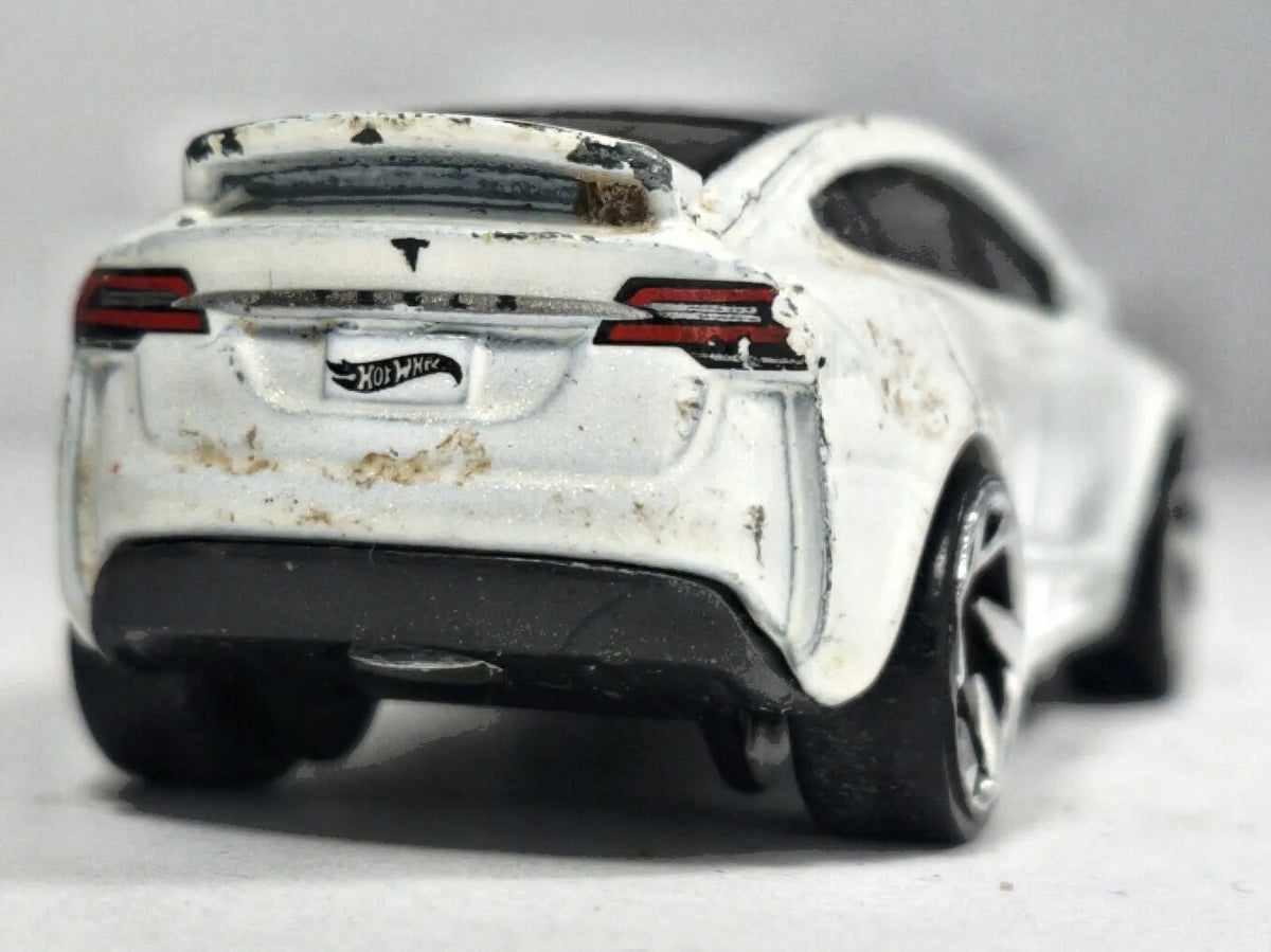 Tesla Model X Hot Wheels 2016 Mainline 1:64 Luzak Biały – zdjęcie 6