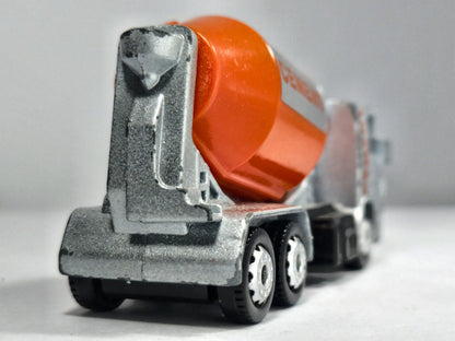Betoniarka SCANIA CEMENT MIXER Corgi Srebrny 1:64 – zdjęcie 6