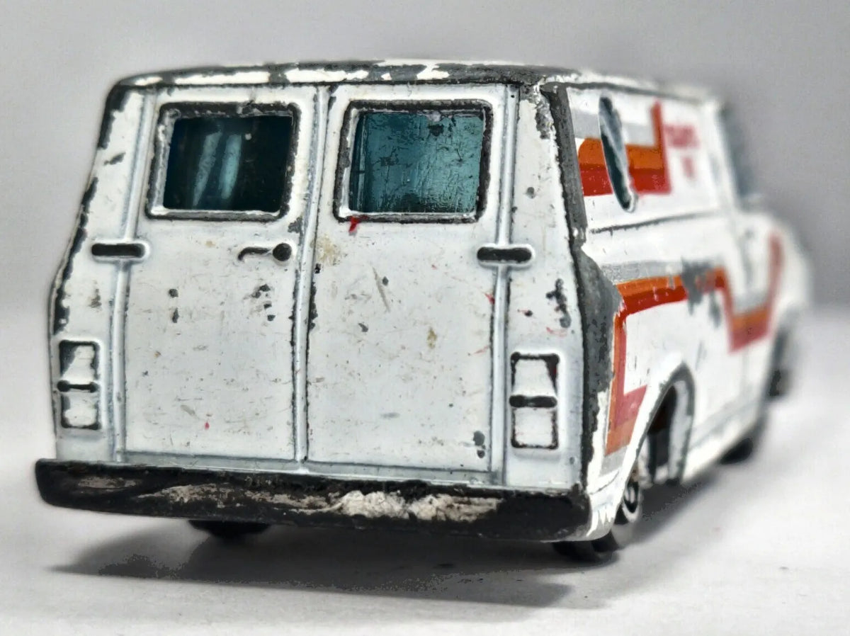 DELIGHTFUL SUPER VAN Yatming Biały 1:60 – zdjęcie 6