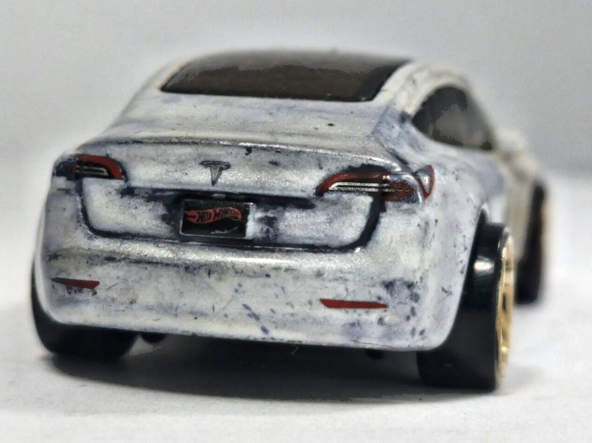 Tesla Model S Hot Wheels 2013 Mainline 1:64 Luzak Srebrny – zdjęcie 6
